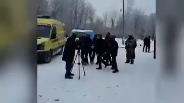 ? В Пермской школе двое бывших учеников напали с ножами на школьников. 8 учеников из 4 класса постр смотреть онлайн