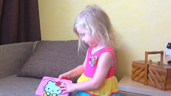 СОФИЯ СОБИРАЕТ ПАПУ НА РАБОТУ. СОФУНЬЯ ШАЛУНЬЯ