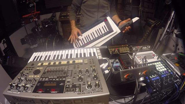 'Under the moonlight' - live synth impro (Volca, MC505, Circuit, VT-3, RK-100s) смотреть онлайн