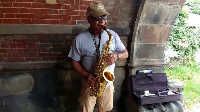 Mr. Saxman in the Tunnel смотреть онлайн