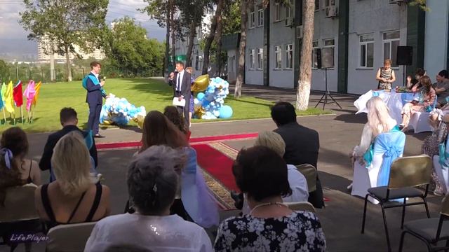 НОВАЯ ШКОЛА на берегу озера. Вручение дипломов 2020 (красивое видео с дрона) смотреть онлайн