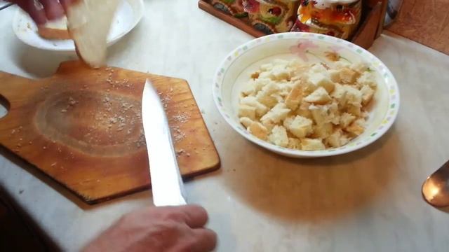 Куриный бульон с сухариками и яйцом. смотреть онлайн