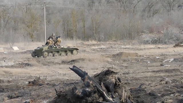 На танке Т-60...Мария и друзья смотреть онлайн