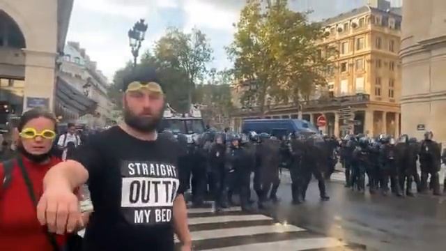 Jérôme Rodrigues - Place du Palais Royal смотреть онлайн