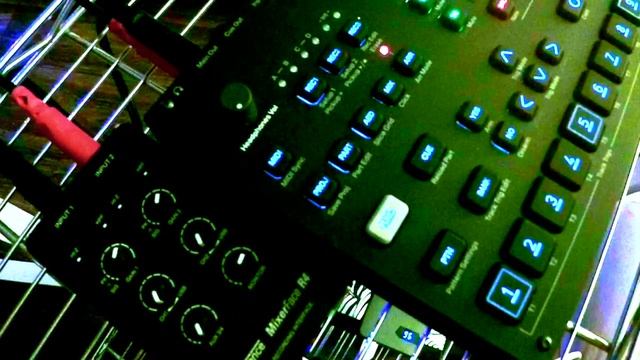 XPirateMental XPM2-30 Octatrack into Mixerface R4R into Zoom Q2n смотреть онлайн