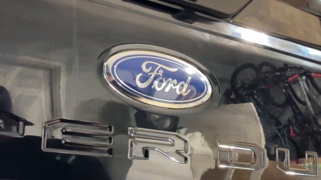 I Changed The 2023 Ford F350 OEM Blue Emblems To Black Using Custom Vinyl Decals. смотреть онлайн