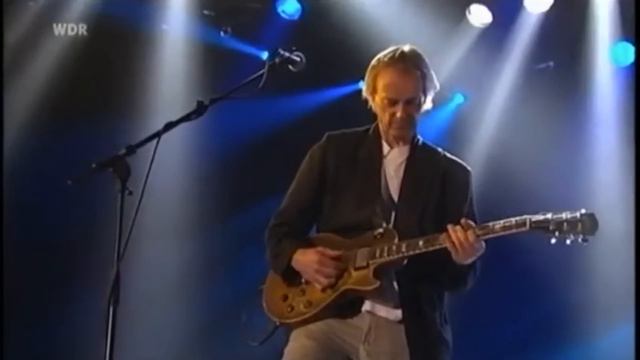 Snowy White Talks About His Iconic 1957 Goldtop Standard Les Paul Guitar