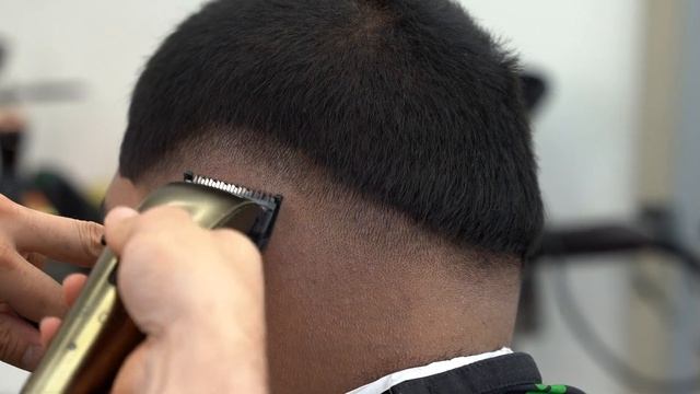 How to do a PERFECT buzz cut in 3 steps | MID LOW FADE TUTORIAL смотреть онлайн