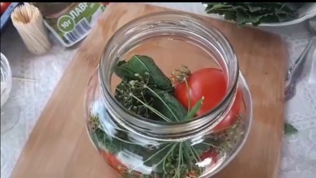 МАРИНОВАННЫЕ ОГУРЦЫ/ МАРИНОВАННЫЕ ПОМИДОРЫ. РЕЦЕПТ МАРИНОВАННЫХ ОГУРЦОВ И ПОМИДОРО В СЛАДКОМ РАССОЛ смотреть онлайн