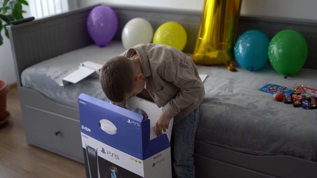 Sony PlayStation 5 - EA SPORTS FC 24 Bundle - PS5 Unboxing By 7 Year Old Boy