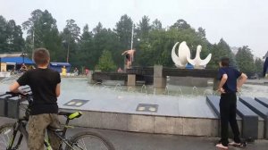 Пацан сделал себе клизму фантаном