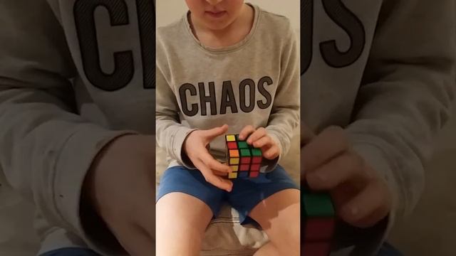 Een rubiks cube heel snel oplossen смотреть онлайн