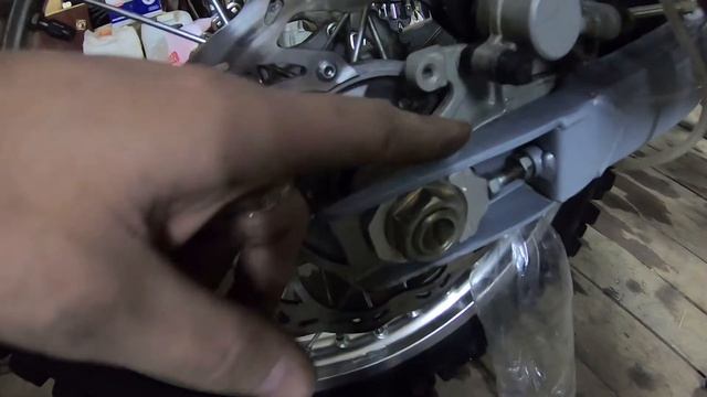 Прокачка заднего тормоза BSE Z6 смотреть онлайн