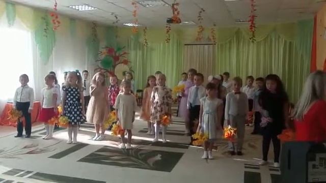 Осень золотая в гости к нам идет смотреть онлайн