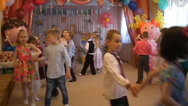 Гра на випускному святі "Фотосесія" смотреть онлайн