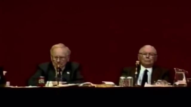 Warren Buffett: Why Real Estate is a Lousy Investment смотреть онлайн