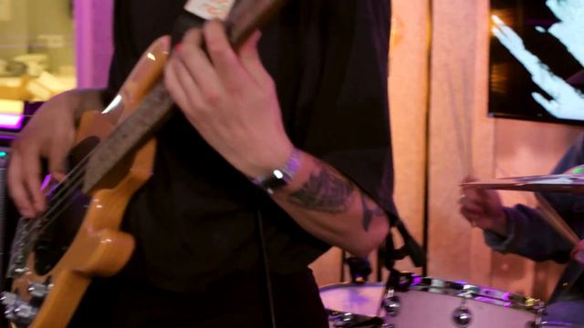 The Vices - People Are Strange (The Doors cover) | NPO Radio 2 смотреть онлайн