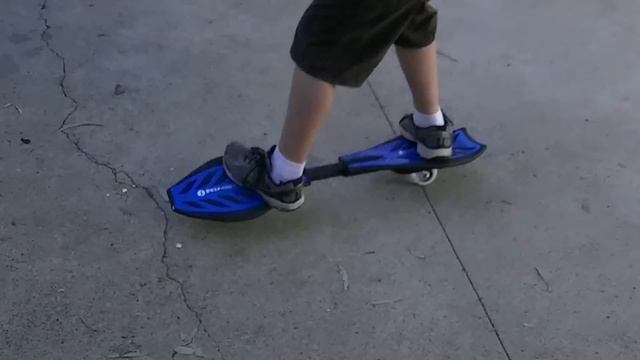 How To Ride A Razor Ripstick Caster Board Skateboard смотреть онлайн