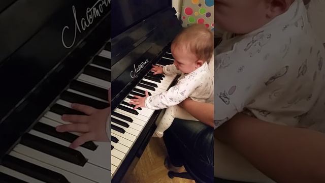 Маленькая пианистка) Анисии 10месяцев смотреть онлайн