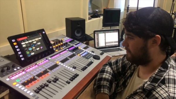 Купили Behringer Wing, он лучше Midas M32?