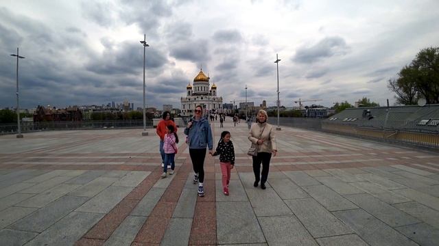 Пешком от Зарядья до парка Горького смотреть онлайн