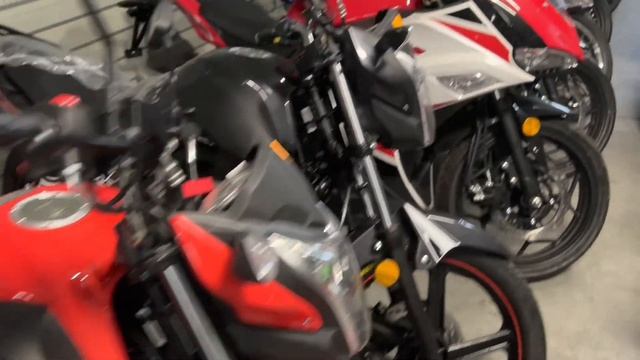Skuter Barton Falcon 50 koła 12 - prezentacja i uruchomienie #salon2kolka смотреть онлайн