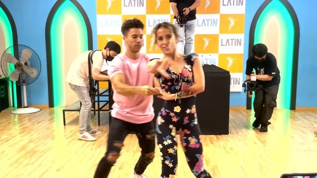 Bachata Musicality by *PABLO* Derecho/Majao/Mambo 파블로가 설명하고 시연하는 바차타 음악의 구조에 따른 뮤지컬리티 응용 смотреть онлайн