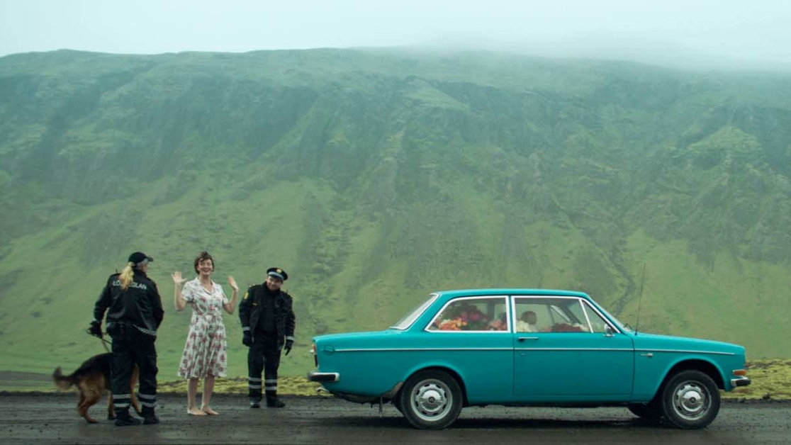 Женщина на войне Kona fer í stríð - Трейлер HD 2018 смотреть онлайн