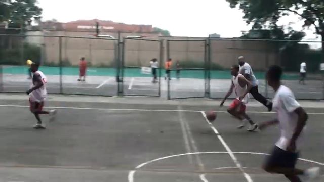 B&E INTER 2009 (The Willie Ladson International Basketball Clinic pt5) смотреть онлайн