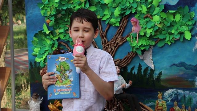 Интересную программу "Читаем Пушкина всей семьей", подготовил коллектив библиотечной системы Кизляра смотреть онлайн