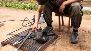 Выкручиваю обломанную шпильку сваркой