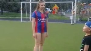 Девушка сняла с себе штаны