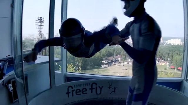Мой первый полёт в аэротрубе на Уктусе смотреть онлайн