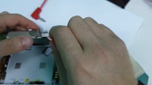 Как вытащить сим-карту застрявшую в устройстве?