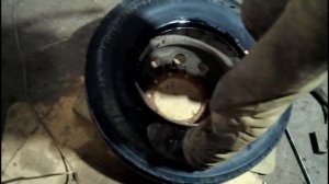 сборка новой резины 315/70R22.5.... на  грузовое колесо тягача.
