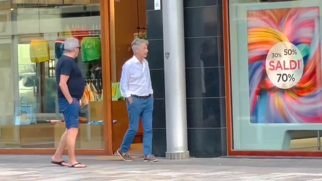 Lido di Jesolo￼￼ / What are people wearing in Italy ??? смотреть онлайн