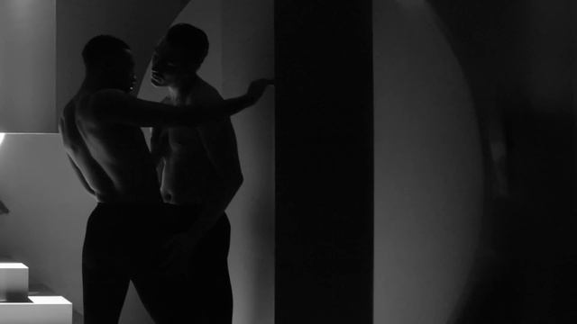 Daphne Guinness - Hip Neck Spine (Official Video) смотреть онлайн