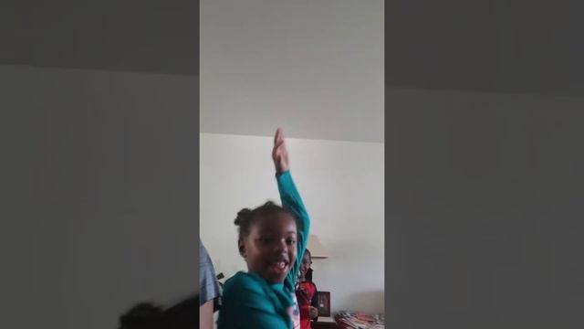 Tambourine Song with Jay and Aziza. смотреть онлайн