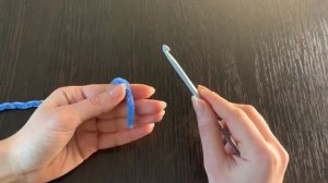 мастер класс крючком: шапка и варежки  из плюшевой пряжи