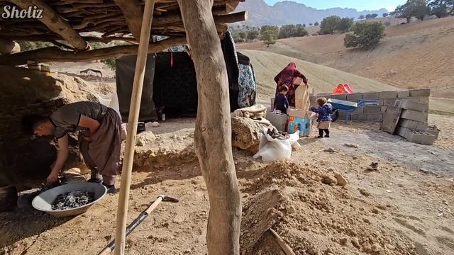 Empowering Independence: A Nomadic Family's Journey to Self-Sufficiency in Building Their Kitchen смотреть онлайн