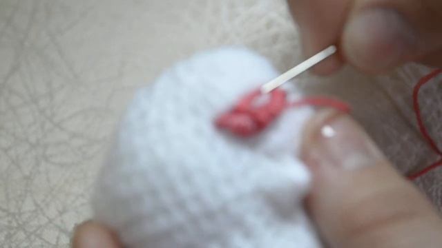 Губки кукле. Вышиваем губы вязанной кукле. смотреть онлайн