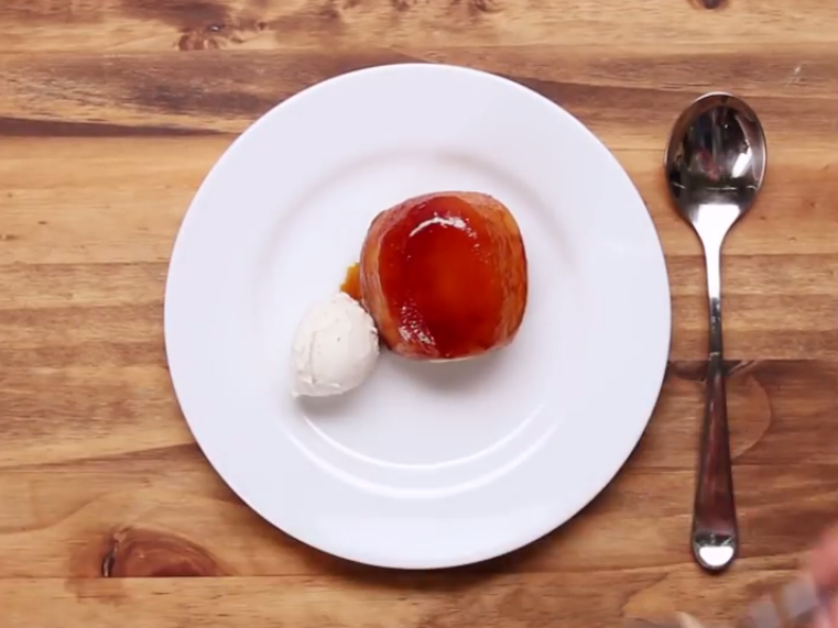 Мини-тарталетки с яблоками в карамели смотреть онлайн