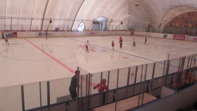 5 Year Old Boy Ice Hockey Training.Тирасполь каток Снежинка.Первые тренировки с Рамилем Юлдашевым смотреть онлайн