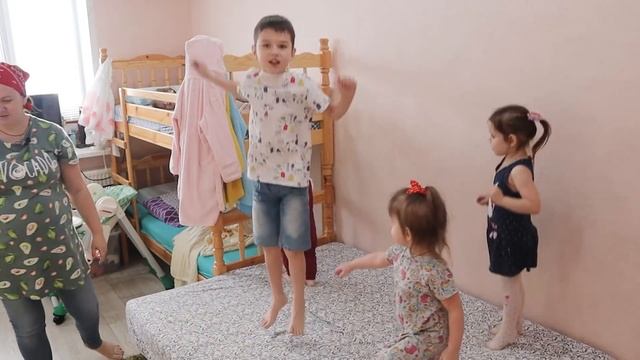 УТРО МАМЫ 11 ДЕТЕЙ БЕЗ? МОНТАЖА!!!! смотреть онлайн
