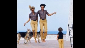 Ален Делон и собаки. Alain Delon and the dogs.