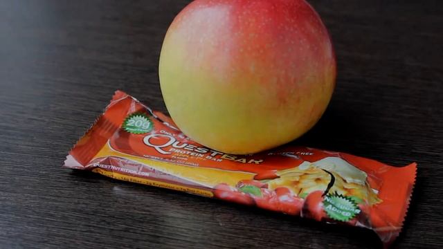 Батончик QuestBar вкус Яблочный прирог