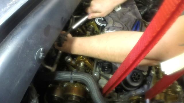 Výměna rozvodů a kontrola vahadel ventilů na Fiat Freemont / Dodge Journey část 2 смотреть онлайн