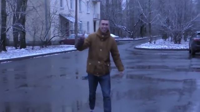 Илья Стрекаловский упал с самоката .Гонясь за машиной скорой помощи. смотреть онлайн