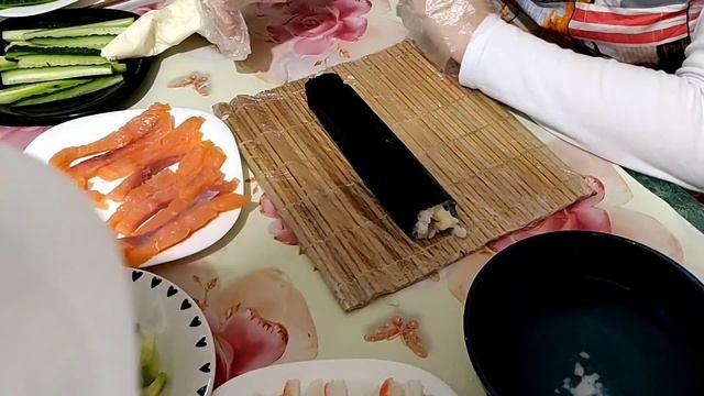 ?ГОТОВИМ РОЛЛЫ С ДАШЕЙ ?? Экзамен принимает "ИНСПЕКТОР МИШЛЕН"!? смотреть онлайн