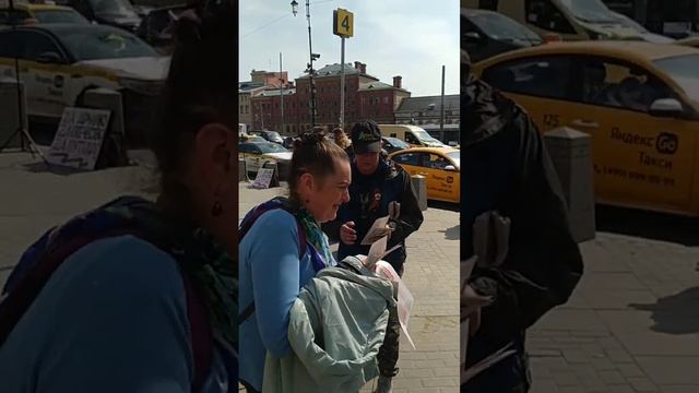 Я узнал, что у меня, есть огромная семья. НОД в пикете на трëх вокзалах. Москва. 2023.04.19 смотреть онлайн